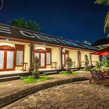 The Central Lovina Hotel & Restaurant Екстериор снимка